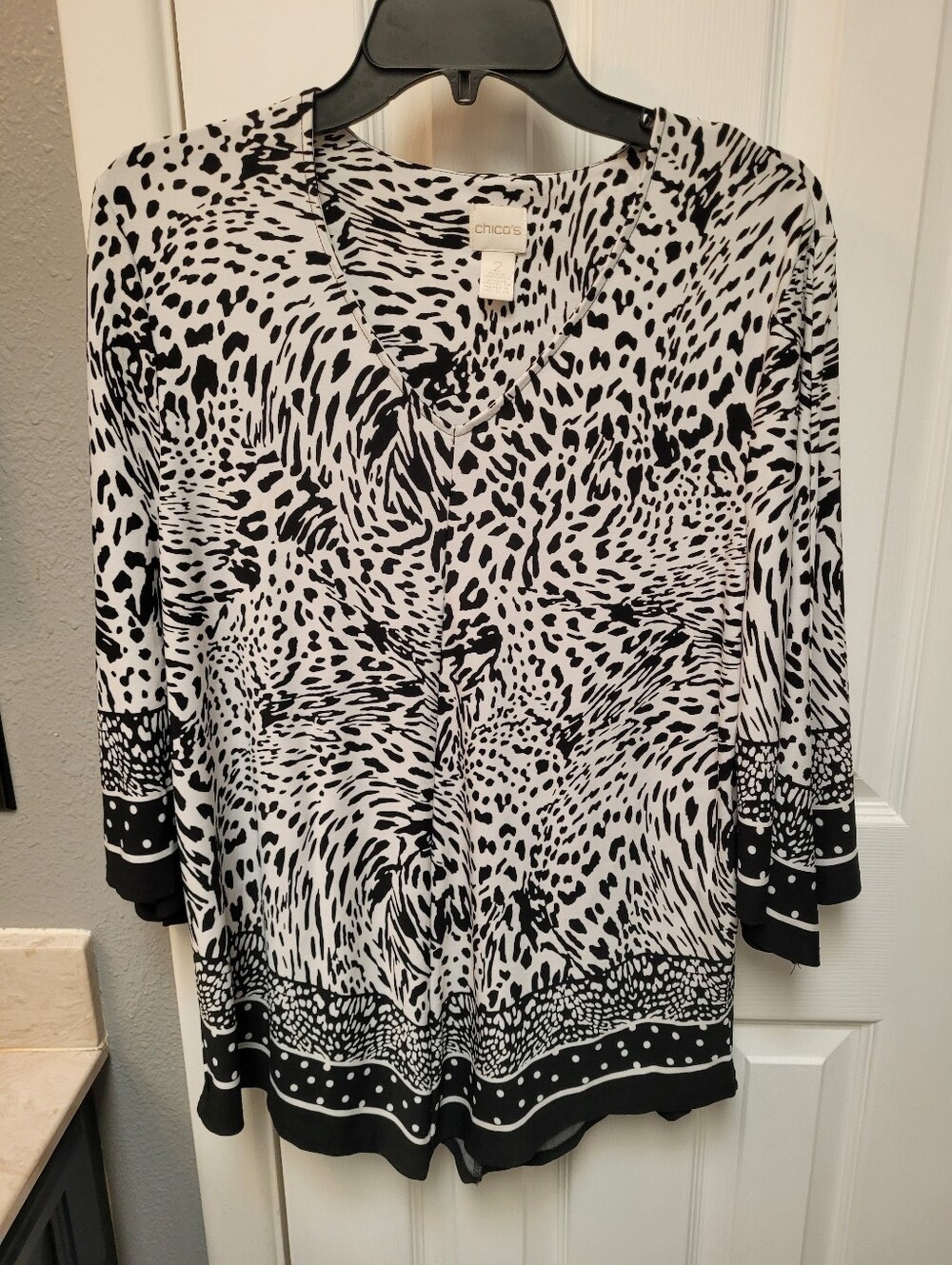 Chico's Black and White Animal Print V-Neck Tunic Sz 2